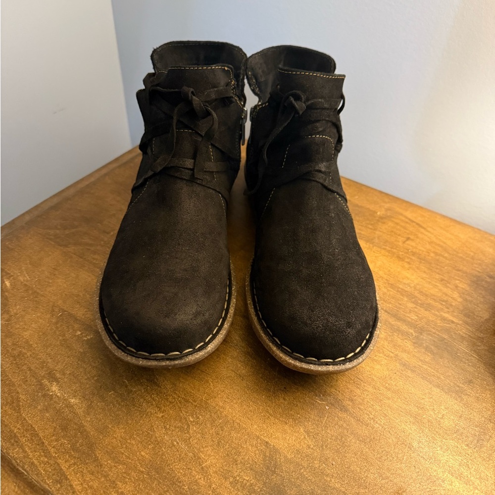 BORN TARKLIN,Women’s Black,            100% leather Ankle Boots size 9